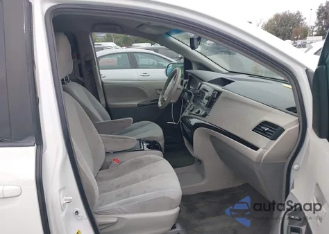 2012 Toyota Sienna Le V6 8 Passenger из США, поврежденный, VIN 5TDKK3DC1CS209063